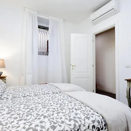 Appartamento Monti Charming - Short Let Service